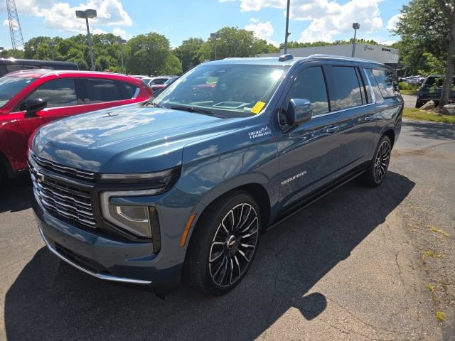 Certified 2025 Chevrolet Suburban High Country AWD/4WD image 4