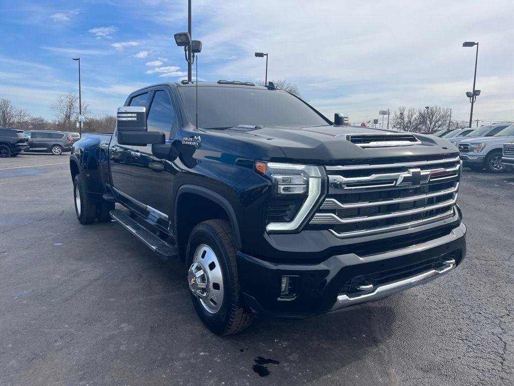 Used 2024 Chevrolet Silverado 3500 High Country w/ High Country Premium Package AWD/4WD image 7