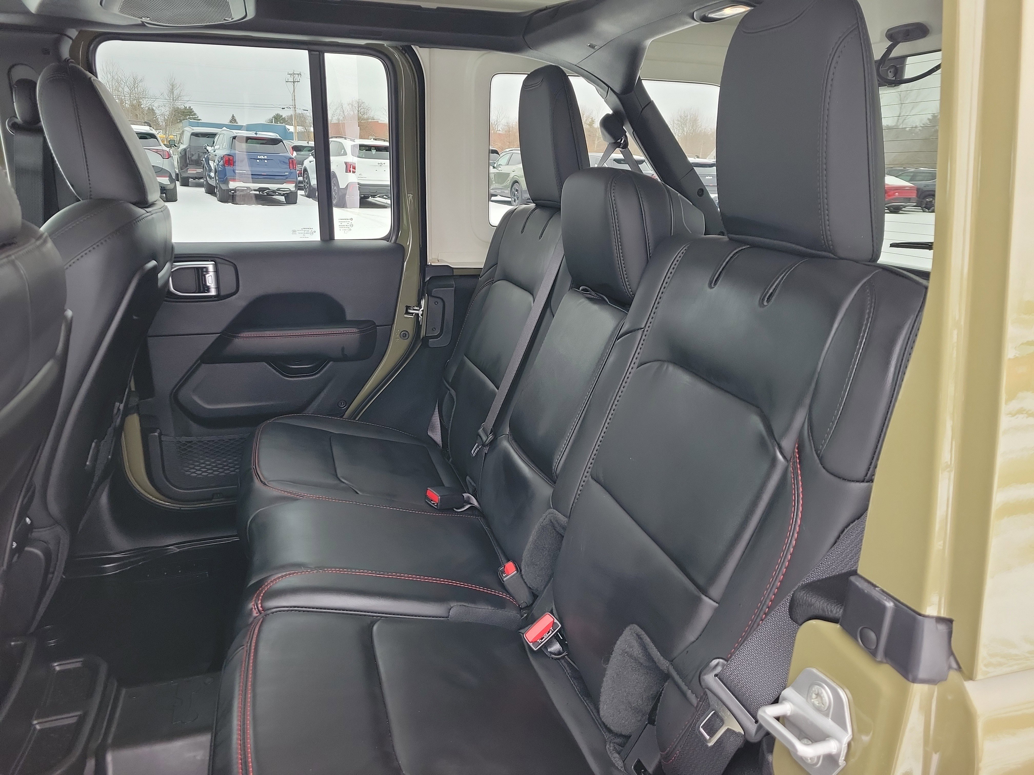 Used 2025 Jeep Wrangler Unlimited Rubicon w/ Convenience Group image 16