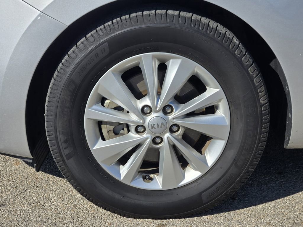 Used 2017 Kia Sedona LX w/ LX Essentials Premium Package image 11