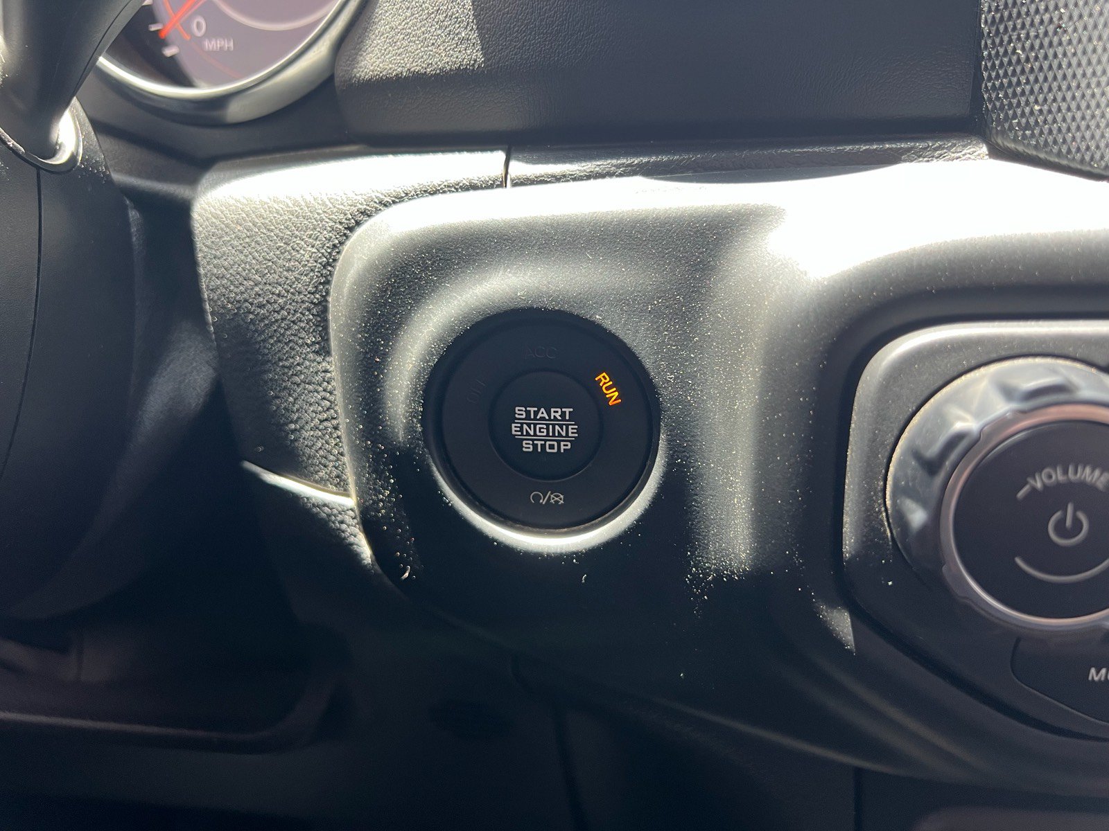 Used 2020 Jeep Gladiator Overland AWD/4WD image 23
