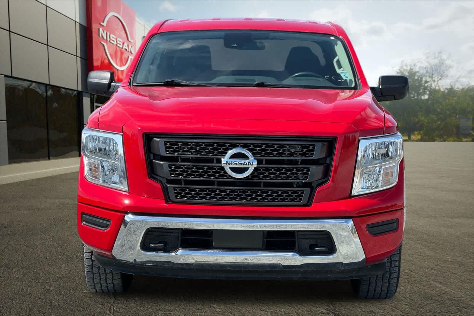 Used 2022 Nissan Titan SV AWD/4WD image 11