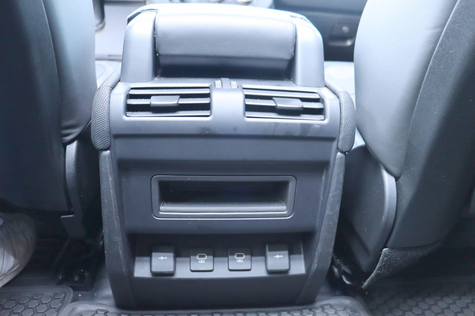 Used 2022 Land Rover Defender 90 X-Dynamic HSE AWD/4WD image 34
