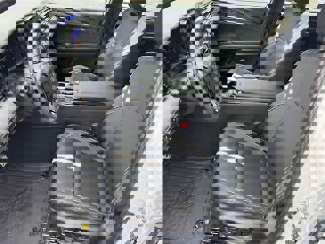 Used 2025 Toyota Camry SE w/ Convenience Package image 9