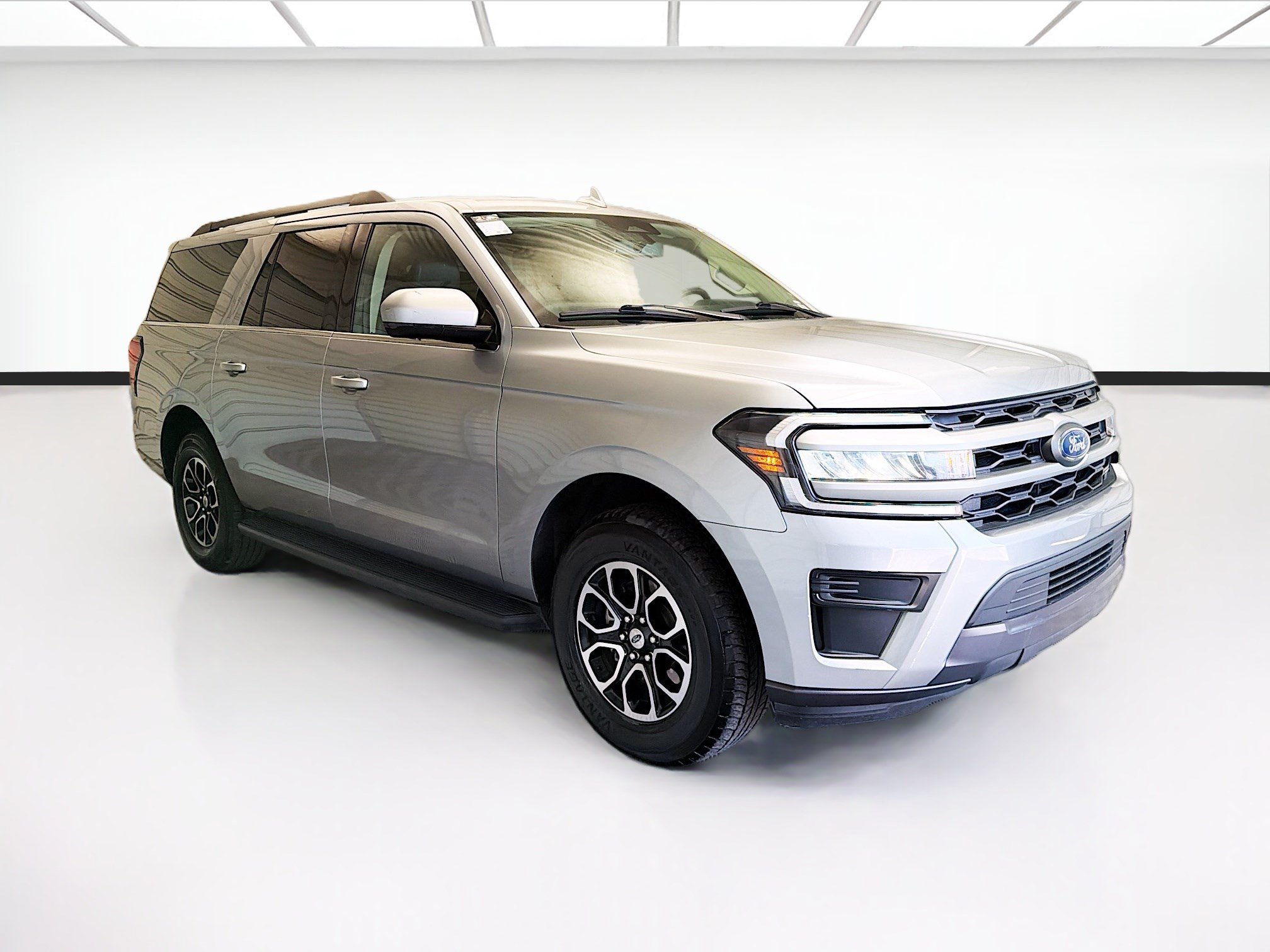 Used 2024 Ford Expedition Max XLT AWD/4WD image 3