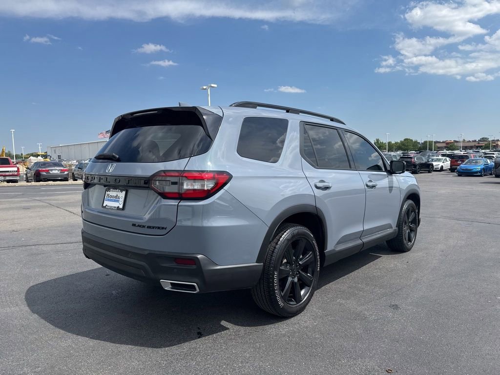 Certified 2025 Honda Pilot Black Edition image 7