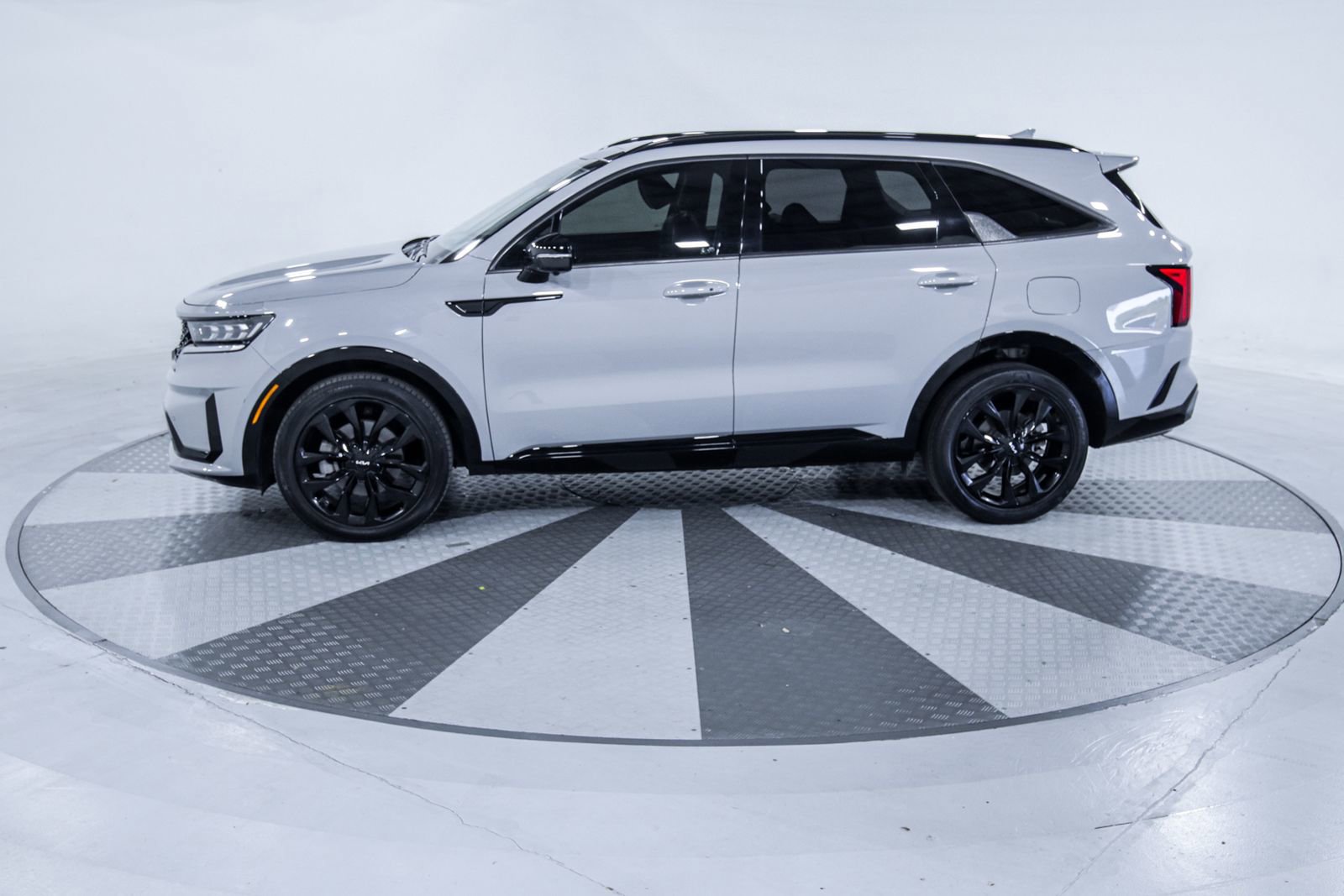 Used 2022 Kia Sorento SX image 4