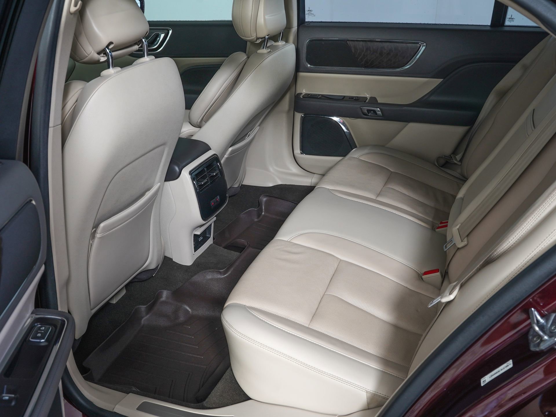 Used 2019 Lincoln Continental Select w/ Continental Climate Package AWD/4WD image 14