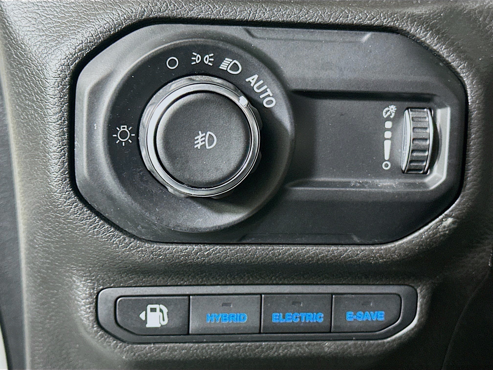 Used 2023 Jeep Wrangler Unlimited w/ Cold Weather Group AWD/4WD image 16