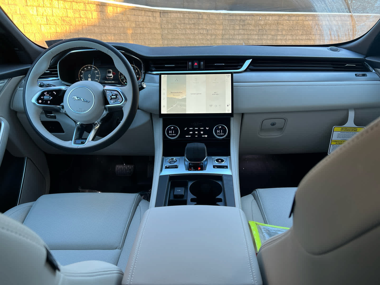 Used 2025 Jaguar F-PACE R-Dynamic S AWD/4WD image 8