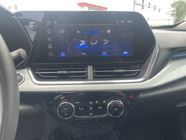 Used 2025 Chevrolet Trax LT FWD image 25
