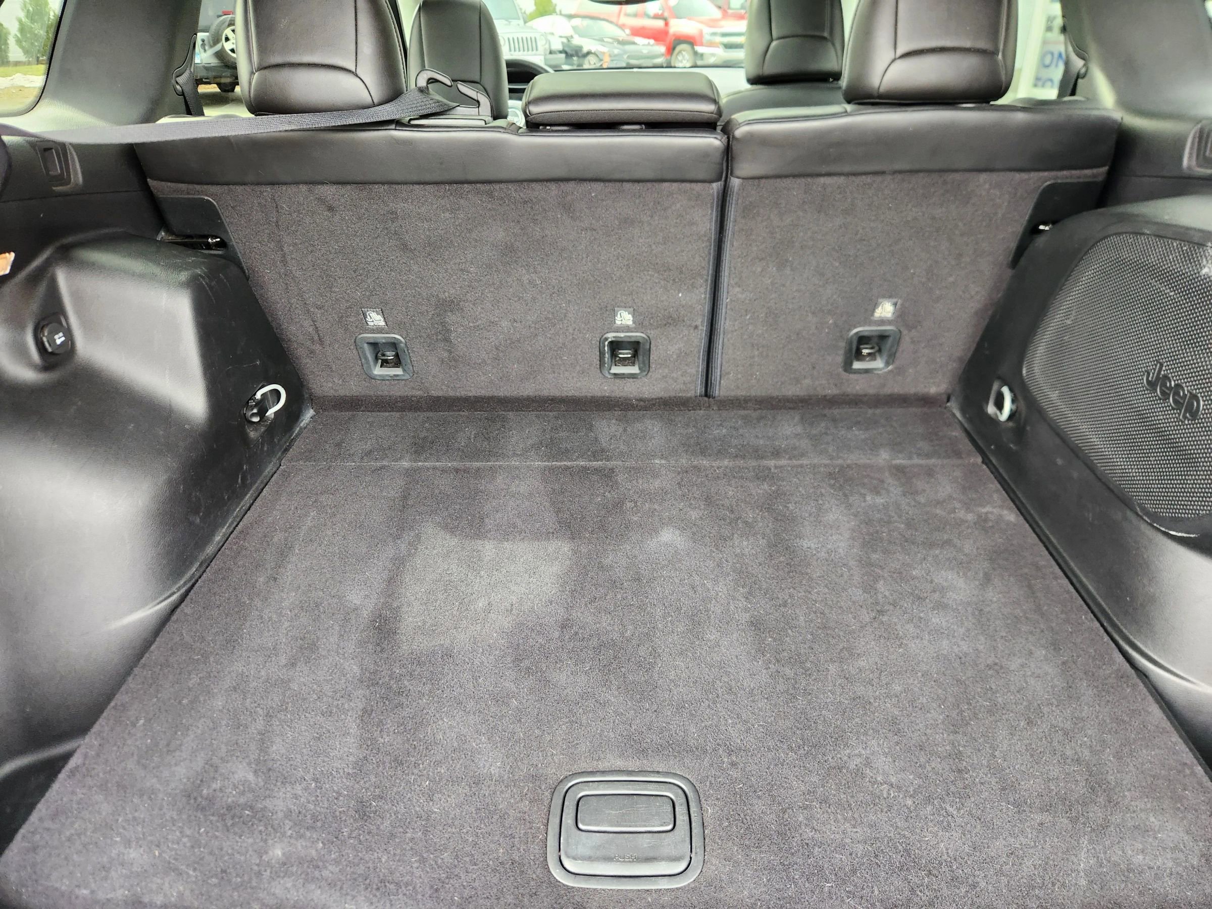 Used 2019 Jeep Cherokee Limited image 50