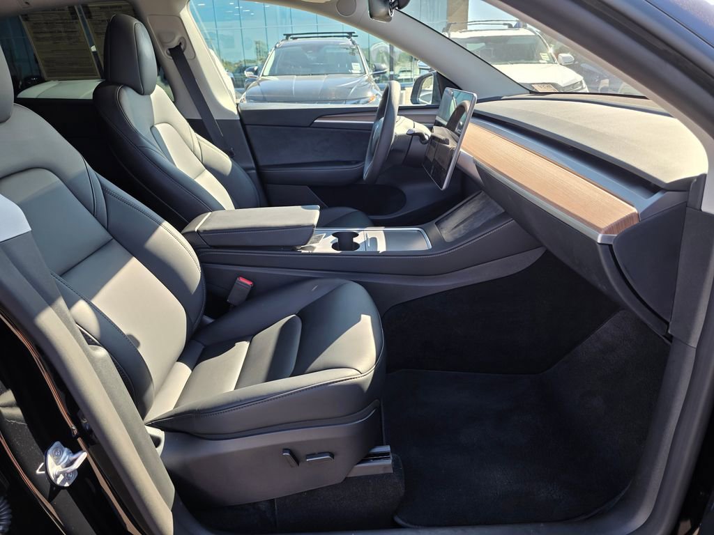 Used 2025 Tesla Model Y Performance image 10