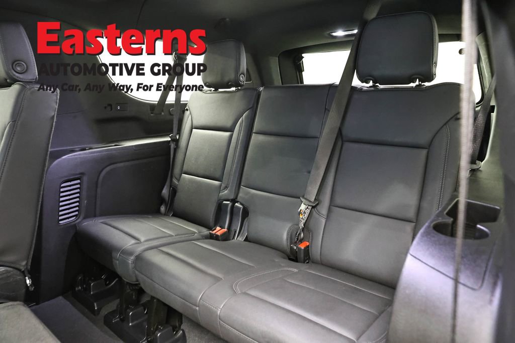 Used 2025 Chevrolet Suburban Z71 image 27