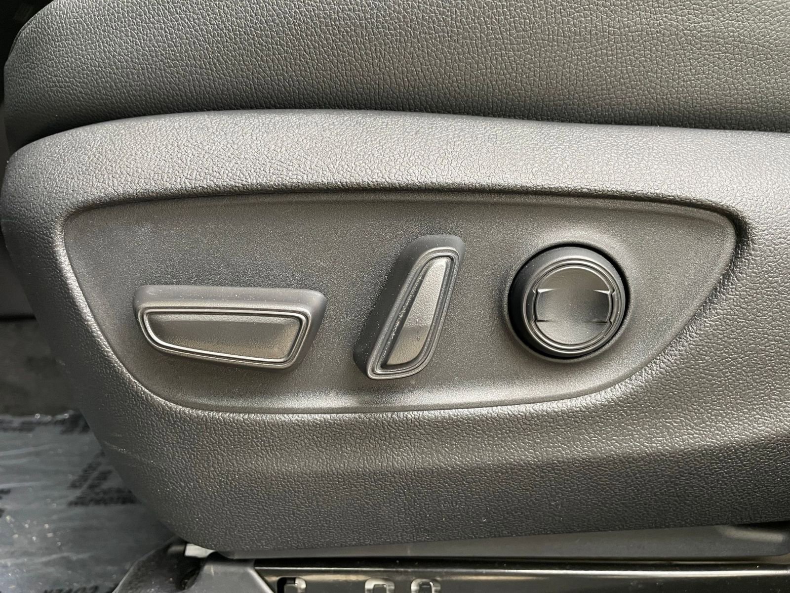 Used 2025 Toyota Grand Highlander FWD image 23