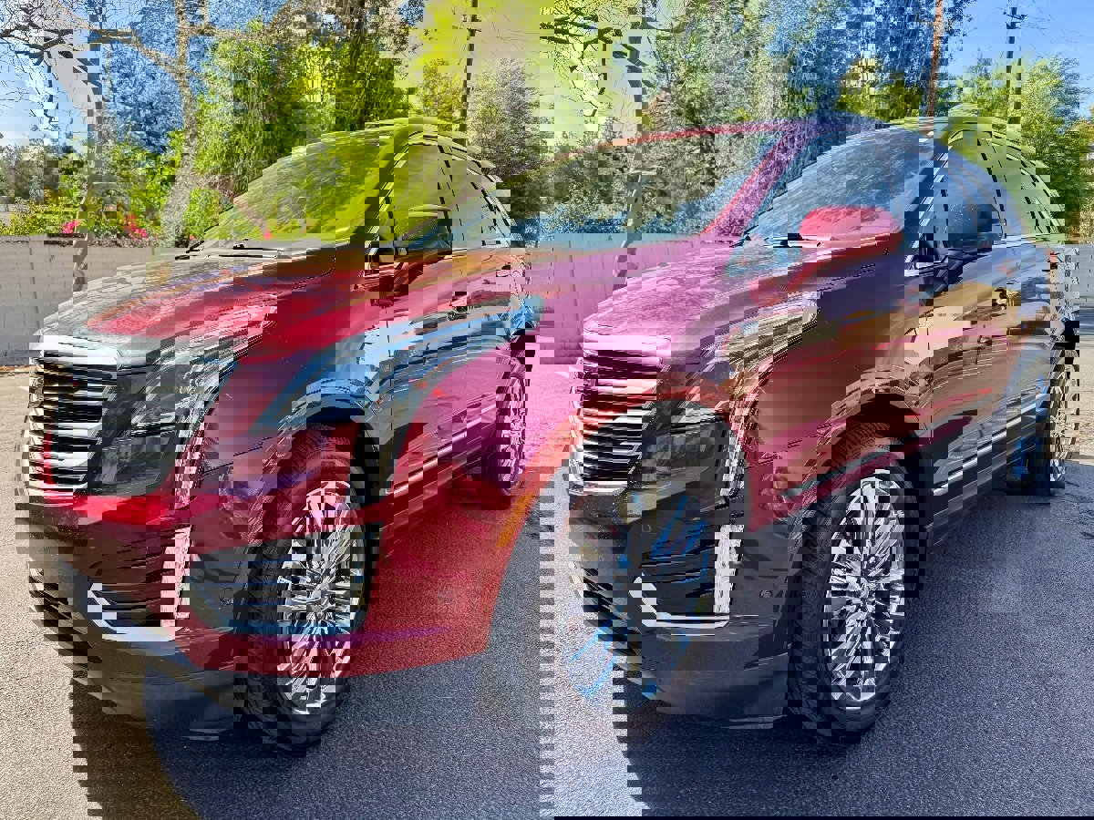 Used 2018 Cadillac XT5 Premium Luxury w/ Driver Assist Package AWD/4WD image 2