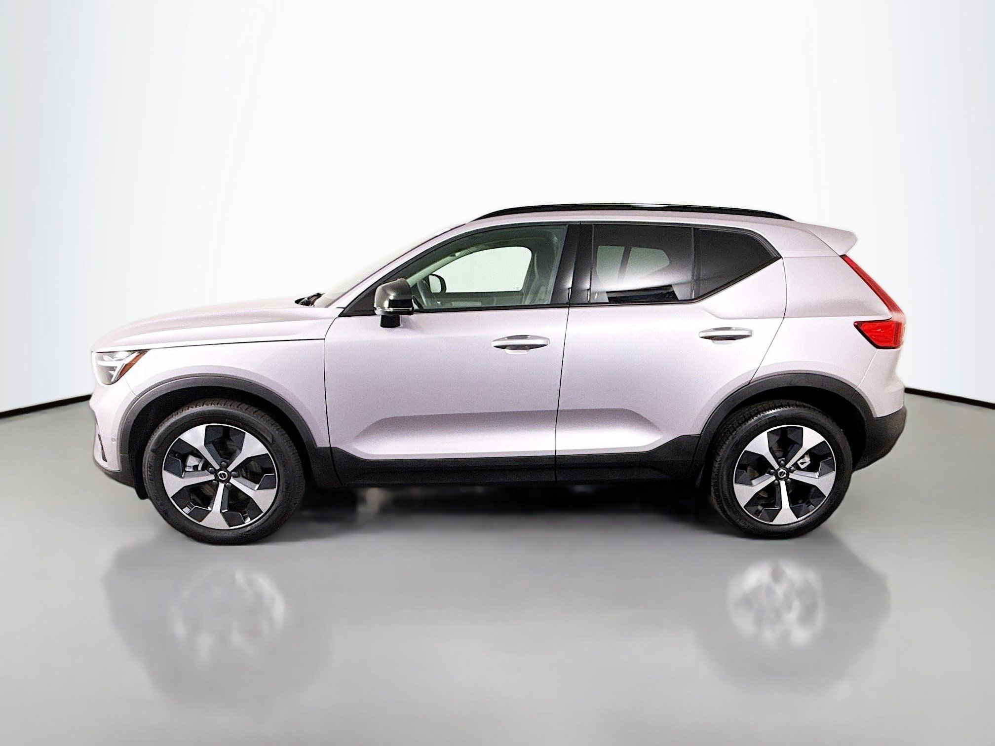 Used 2026 Volvo XC40 B5 Plus AWD/4WD image 6