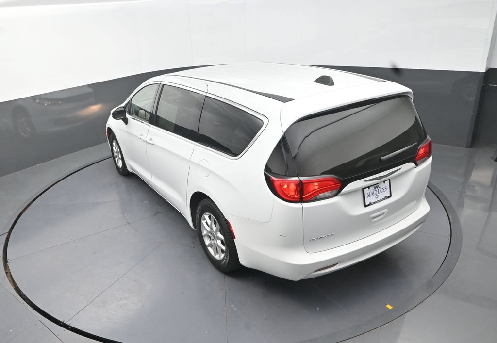 Used 2022 Chrysler Voyager LX FWD image 19