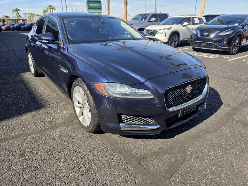 Used 2018 Jaguar XF Premium RWD image 3