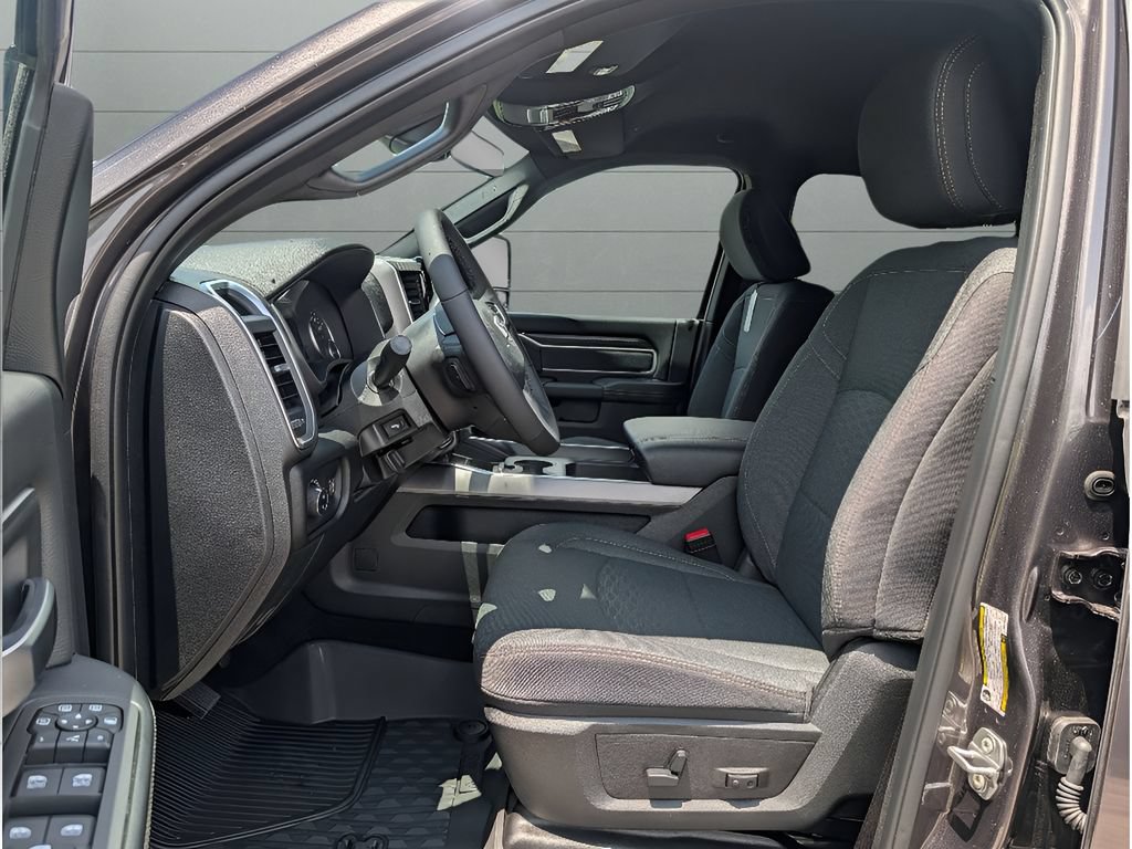 New 2026 RAM 3500 Big Horn AWD/4WD image 13