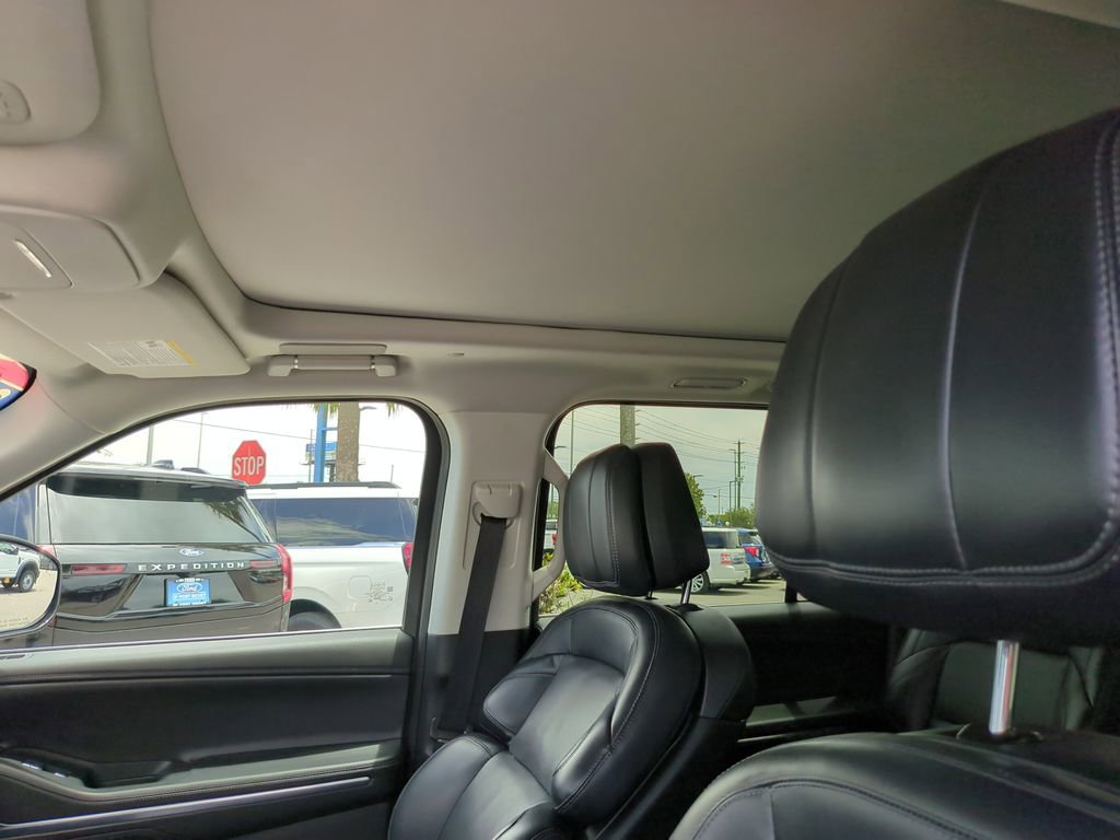 Used 2025 Lincoln Navigator L Reserve AWD/4WD image 24