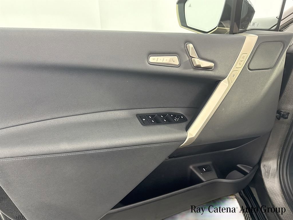 Used 2023 BMW iX xDrive50 w/ Sport Package AWD/4WD image 31