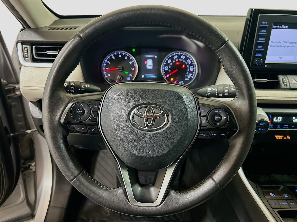 Used 2022 Toyota RAV4 XLE Premium FWD image 9