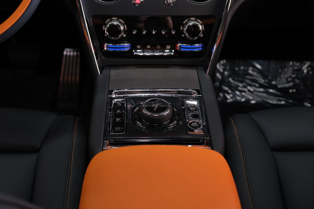 Used 2026 Rolls-Royce Cullinan AWD/4WD image 33