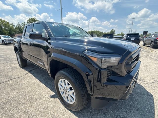 Used 2025 Toyota Tacoma SR5 AWD/4WD image 8