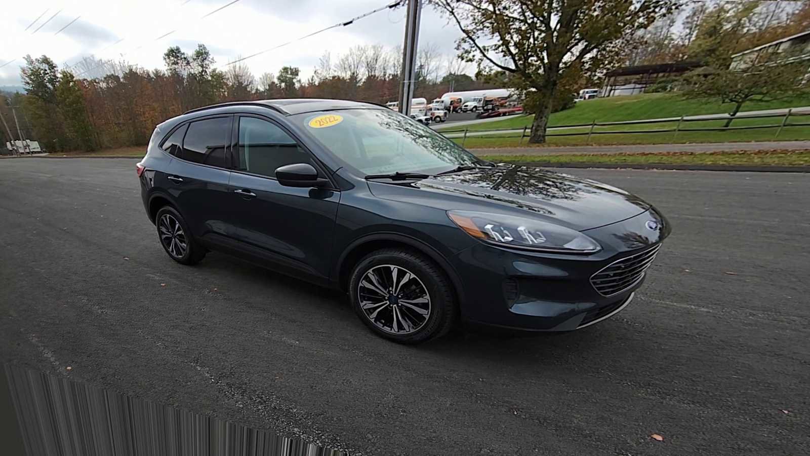 Used 2022 Ford Escape SE w/ SE Sport Appearance Package image 9