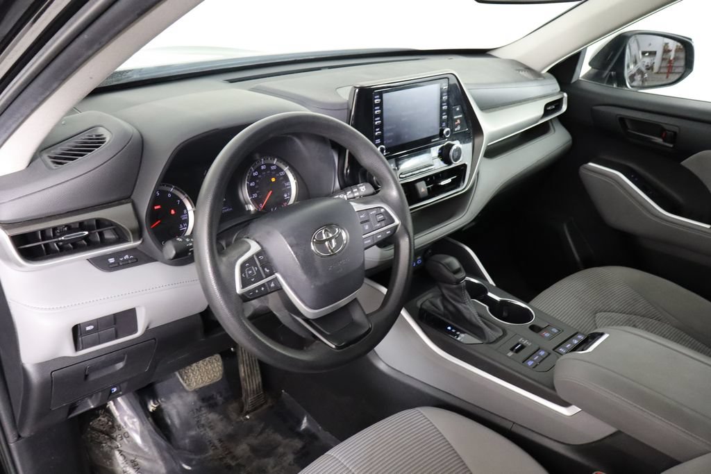 Used 2022 Toyota Highlander L AWD/4WD image 25