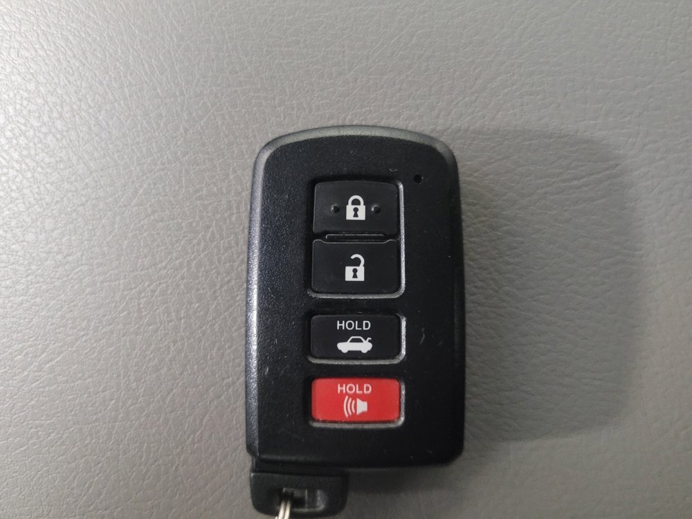 Used 2015 Toyota Camry XLE FWD image 32