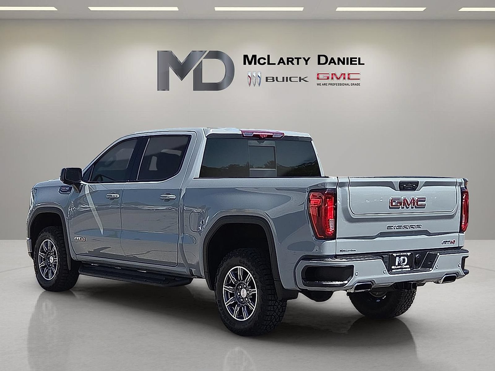 Certified 2024 GMC Sierra 1500 AT4 w/ Technology Package AWD/4WD image 13