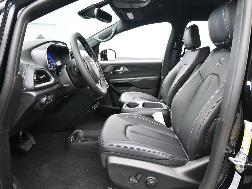 New 2026 Chrysler Pacifica Select w/ S Appearance Package FWD image 12