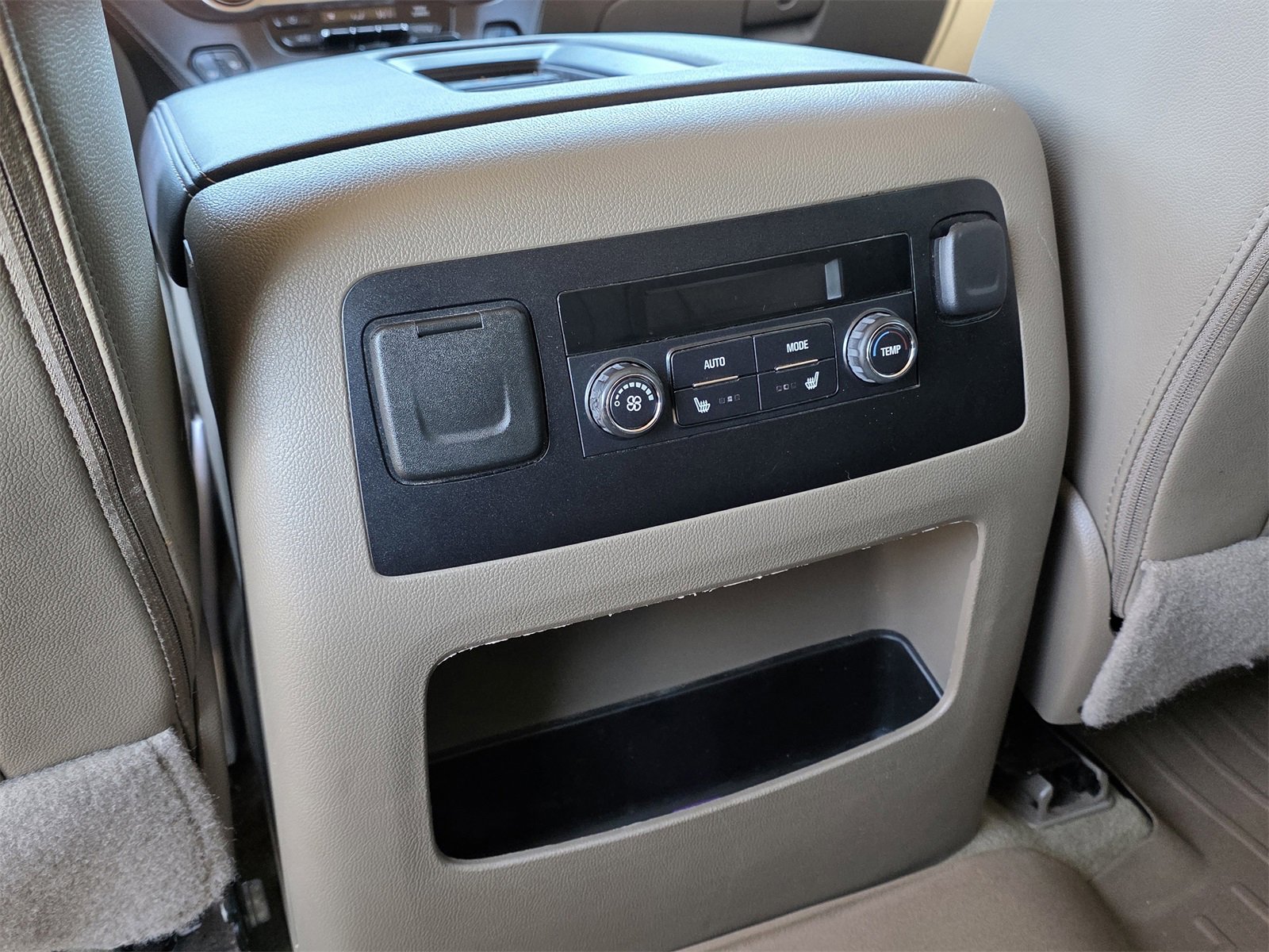 Used 2017 Chevrolet Tahoe LT w/ Luxury Package image 17