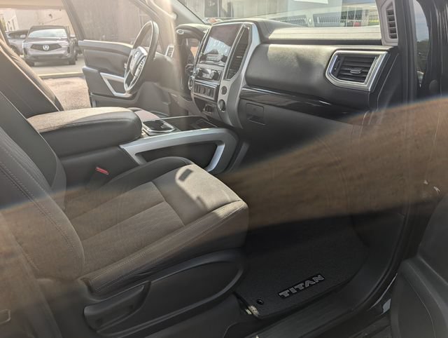 Used 2020 Nissan Titan SV w/ SV Convenience Package RWD image 25