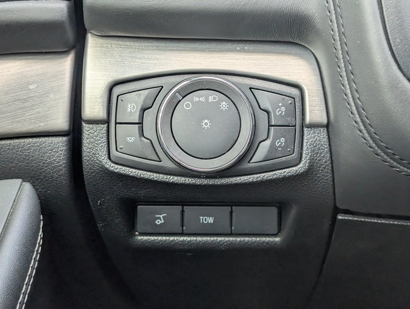 Used 2018 Ford Explorer Platinum AWD/4WD image 21