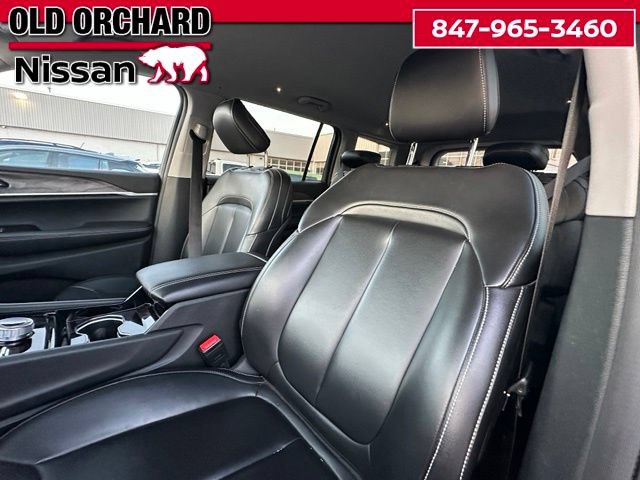 Used 2023 Jeep Grand Cherokee L Limited AWD/4WD image 11