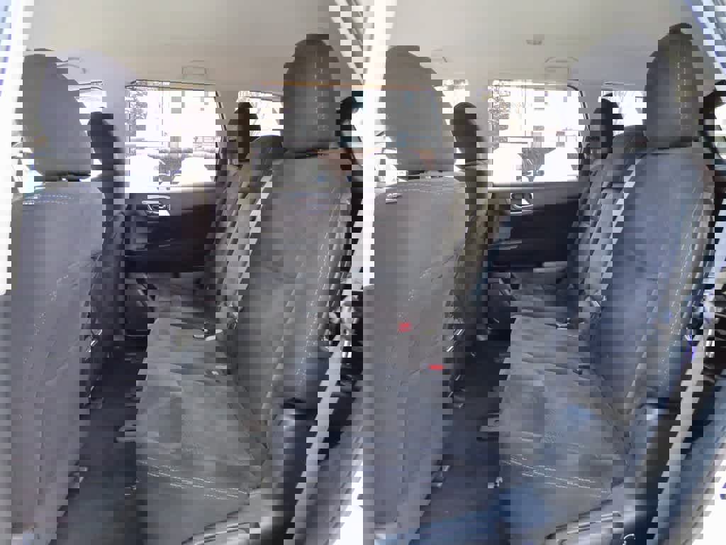 Used 2016 Nissan Pathfinder SV image 12