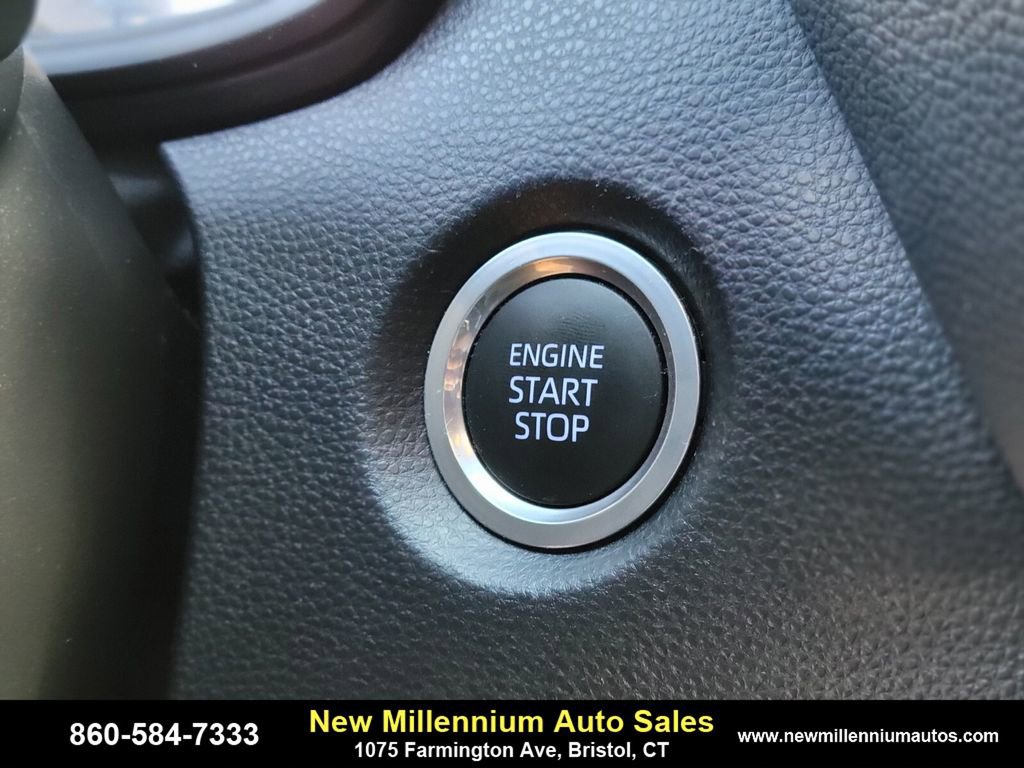 Used 2021 Toyota Corolla SE image 25