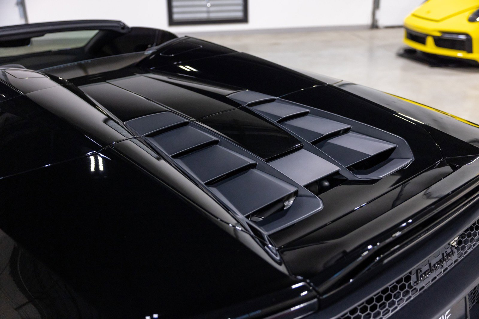 Used 2020 Lamborghini Huracan EVO image 16
