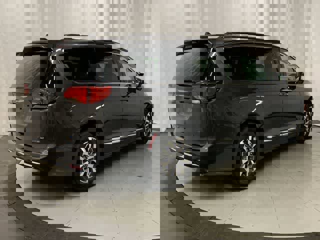 Used 2020 Chrysler Pacifica Limited w/ Advanced Safetytec Group FWD image 27