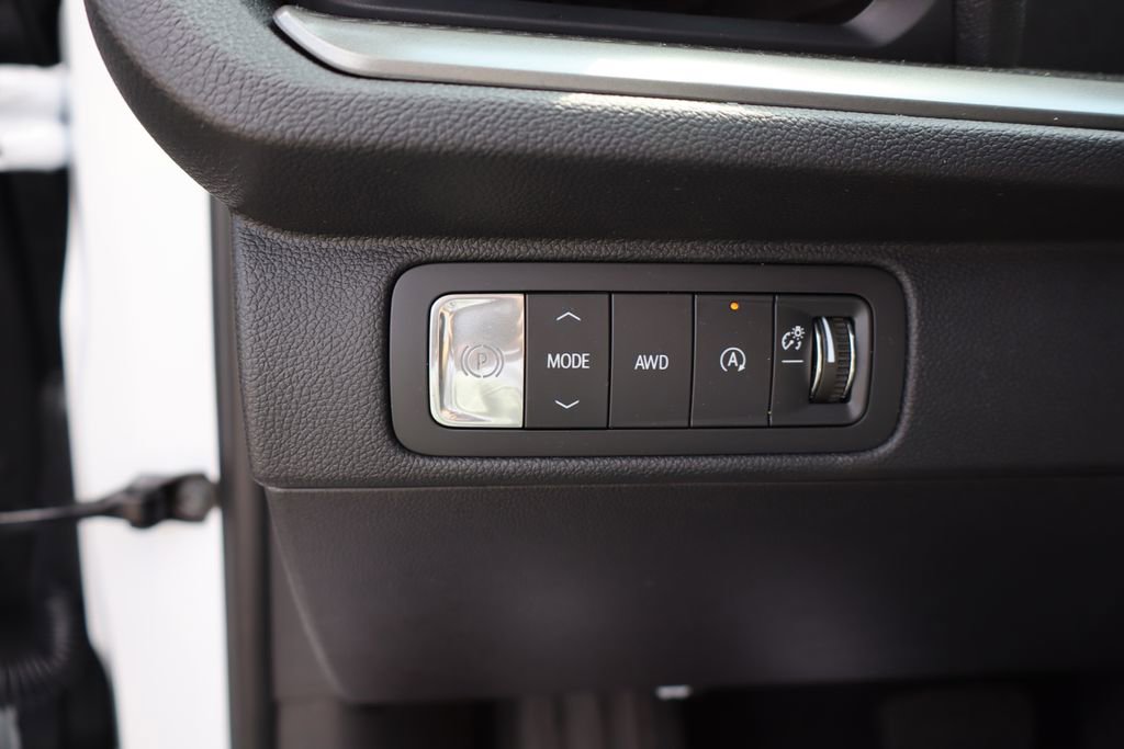 New 2026 Chevrolet Traverse LT w/ Sun and Wheel Package AWD/4WD image 17