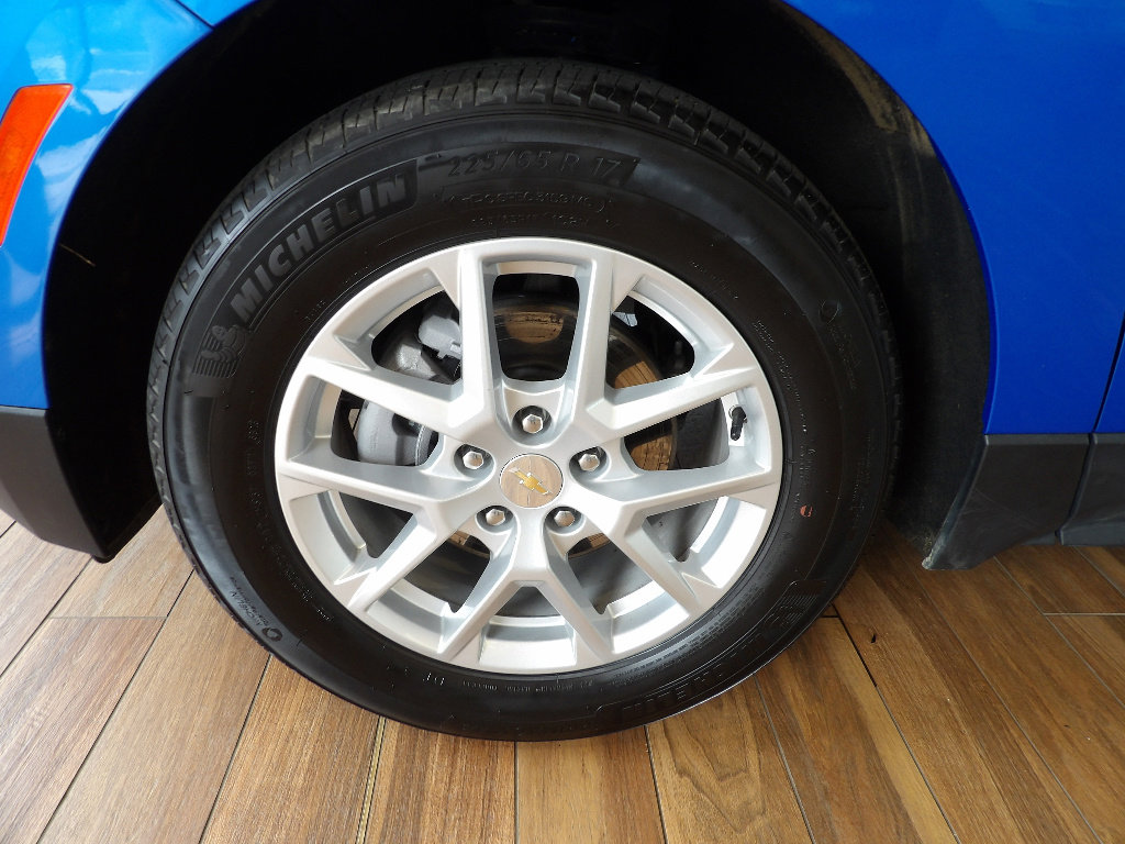 Used 2024 Chevrolet Equinox LT w/ LPO, Floor Liner Package FWD image 10