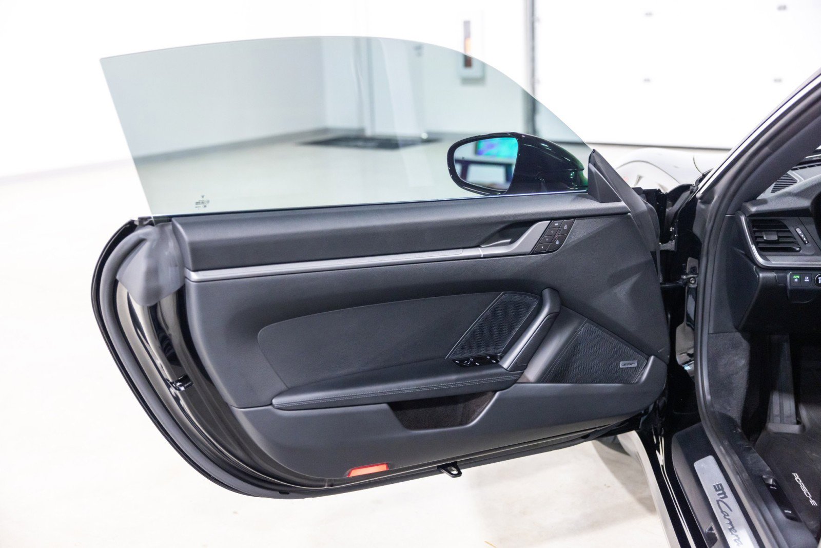 Used 2025 Porsche 911 Carrera RWD image 26