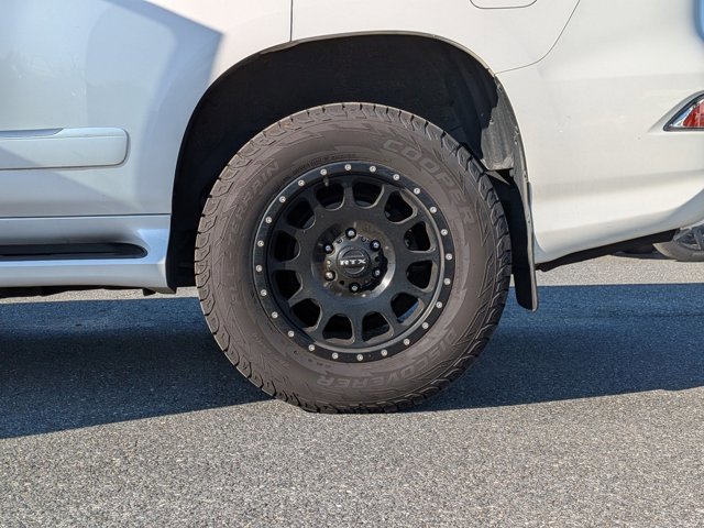 Used 2014 Lexus GX 460 w/ Premium Package AWD/4WD image 15