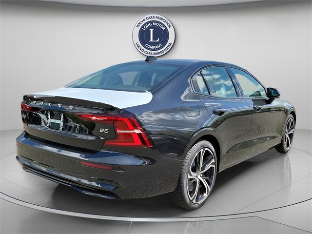 New 2024 Volvo S60 B5 Plus w/ Climate Package image 4