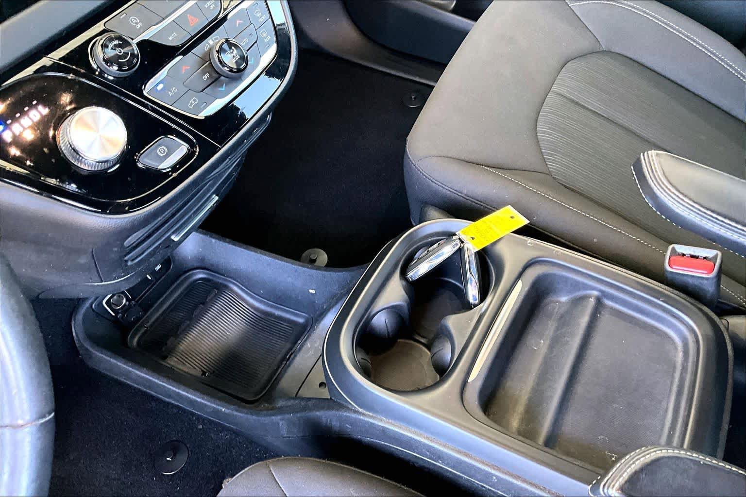 Used 2019 Chrysler Pacifica Touring Plus w/ S Appearance Package FWD image 16