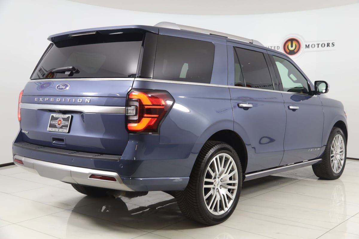 Used 2023 Ford Expedition Platinum AWD/4WD image 3