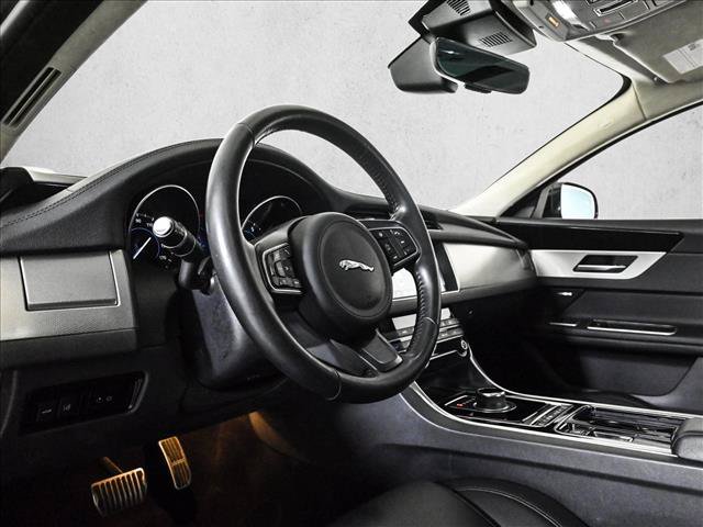 Used 2020 Jaguar XF Premium AWD/4WD image 10